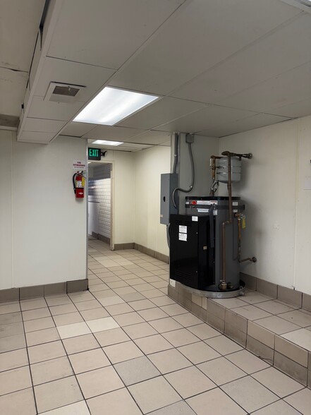 More Photos Of 1221-1233 State St, Santa Barbara Unknown For Lease