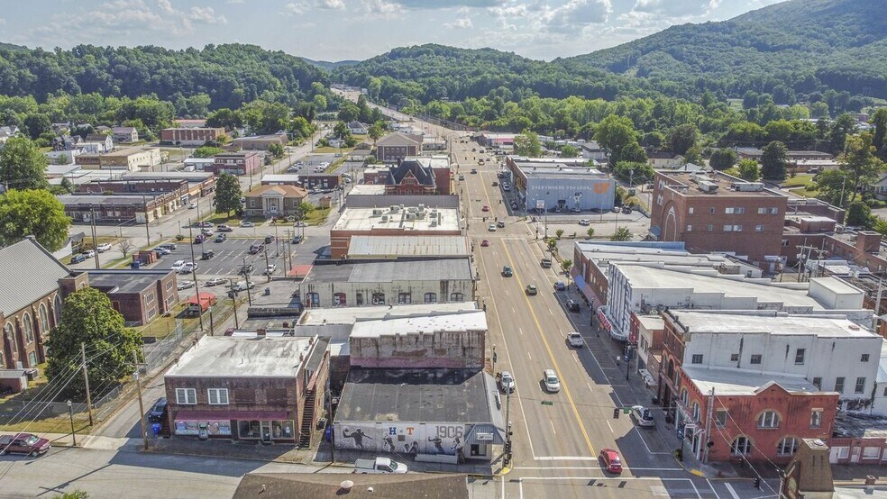 More Photos Of 430 N Roane St, Harriman Storefront For Sale