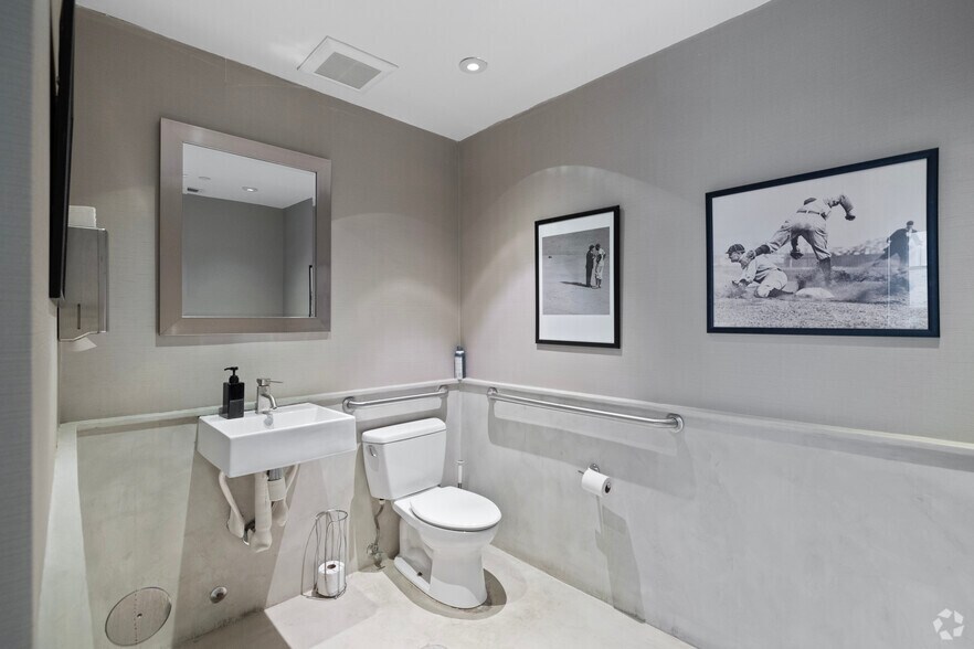 More Photos Of 45-47 NE 36th St, Miami Freestanding For Sale