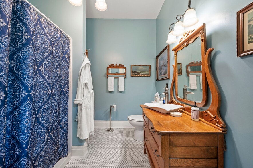 More Photos Of 403 E Adams St, Sandusky Hospitality For Sale