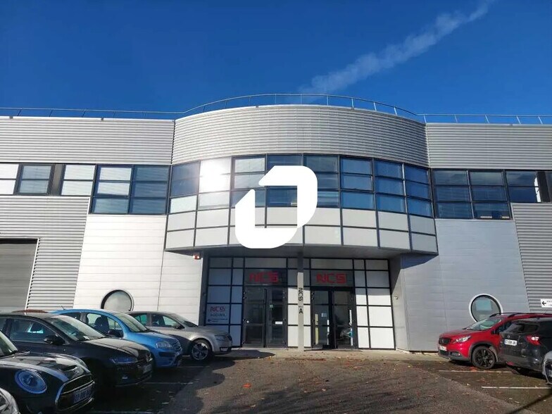 Primary Photo Of 3 Rue Du Groupe Manoukian, Élancourt Light Manufacturing For Lease