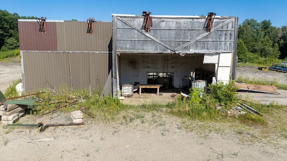 More Photos Of 398 Main St, Roulette Warehouse For Sale