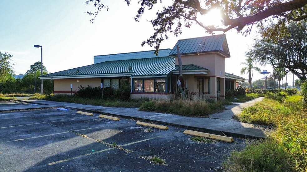 More Photos Of 6501 Darter Ct, Fort Pierce Restaurant For Sale