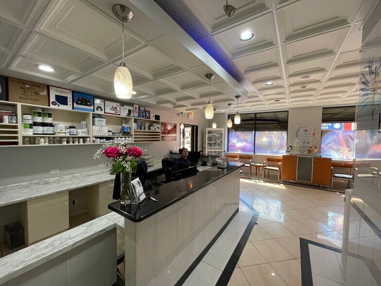 More Photos Of 2859 S Pulaski Rd, Chicago Healthcare For Lease