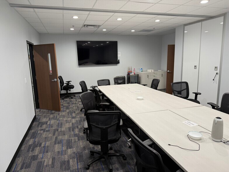 More Photos Of 283 Sharts Dr, Springboro Distribution For Lease