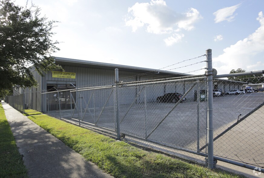 More Photos Of 1800 Sherwood Forest St, Houston Unknown For Lease