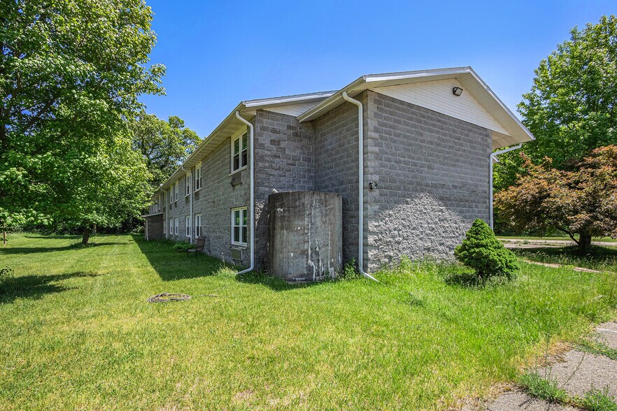 More Photos Of 56968 Dailey Rd, Dowagiac Shelter For Sale