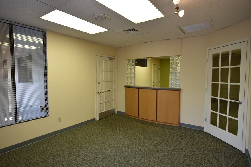 More Photos Of 9109 Baymeadows Rd, Jacksonville Medical For Lease