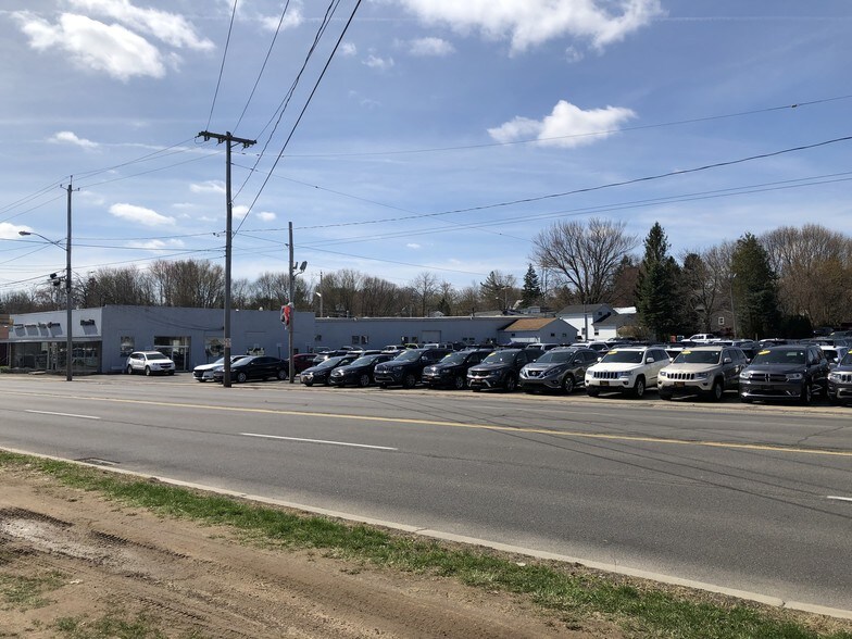 More Photos Of 420 W 1st St, Oswego Auto Dealership For Sale
