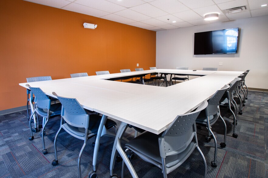 More Photos Of 800 Turnpike St, North Andover Coworking Space