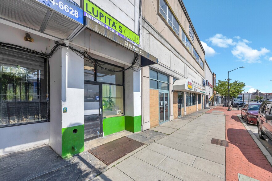 More Photos Of 28 Main St, Hempstead Storefront Retail Residential For Lease