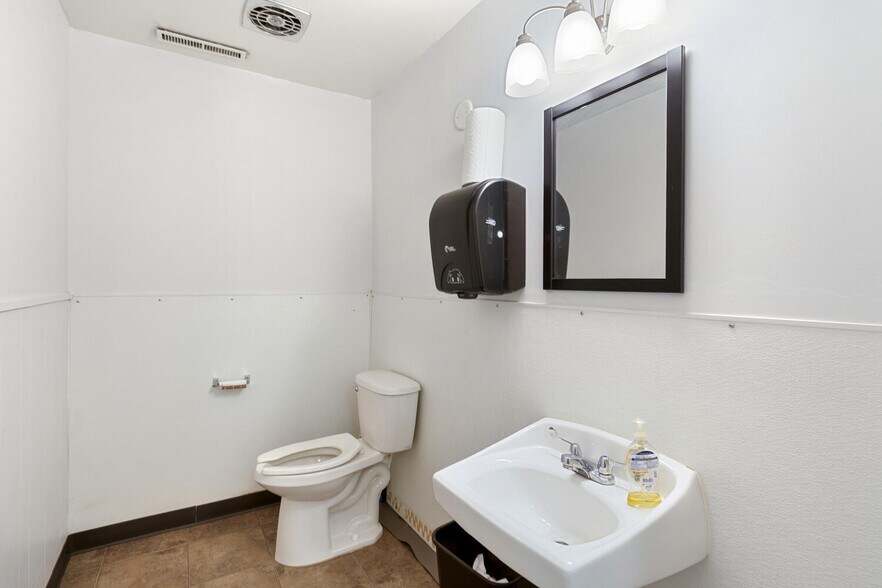 More Photos Of 781-785 Vallejo St, Denver Warehouse For Lease