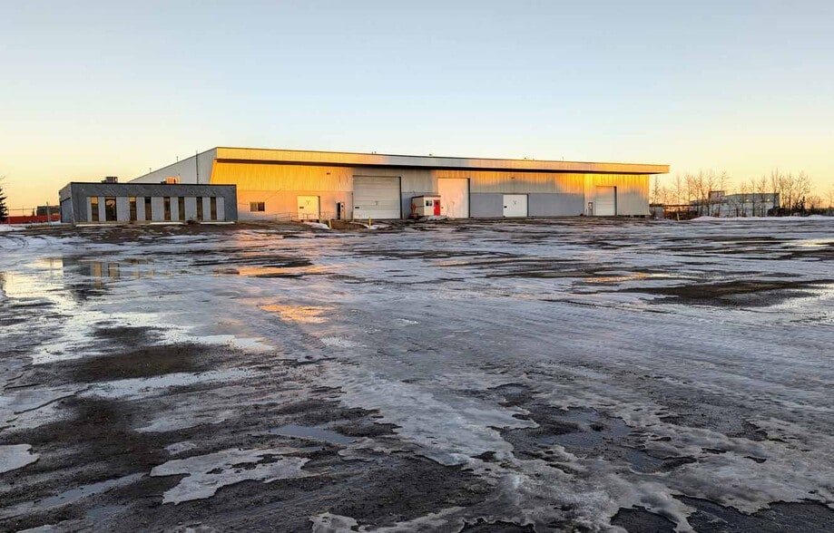 More Photos Of 16011 128 Av NW, Edmonton Warehouse For Lease