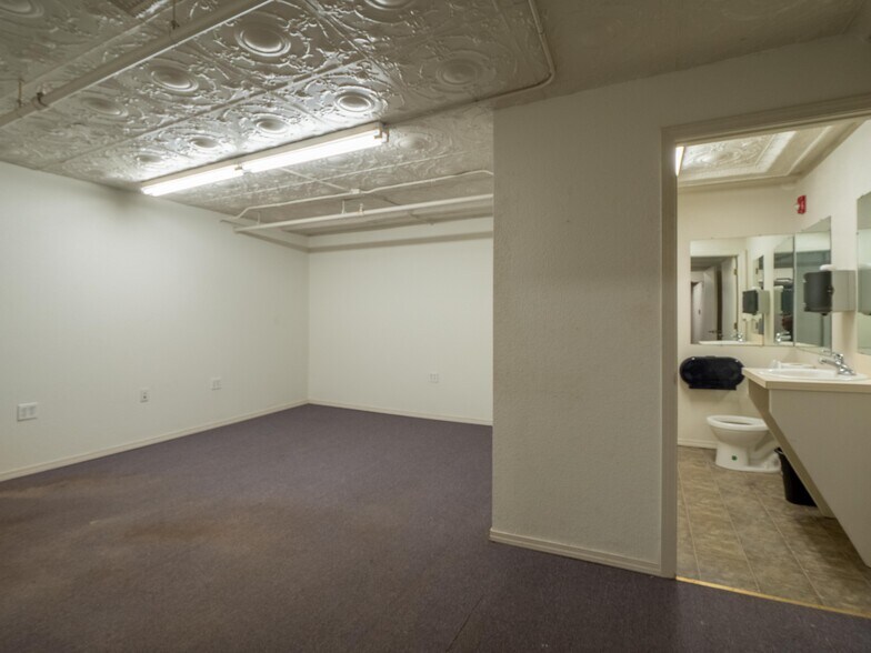 More Photos Of 122 E Carl Albert Pky, Mcalester Office For Sale