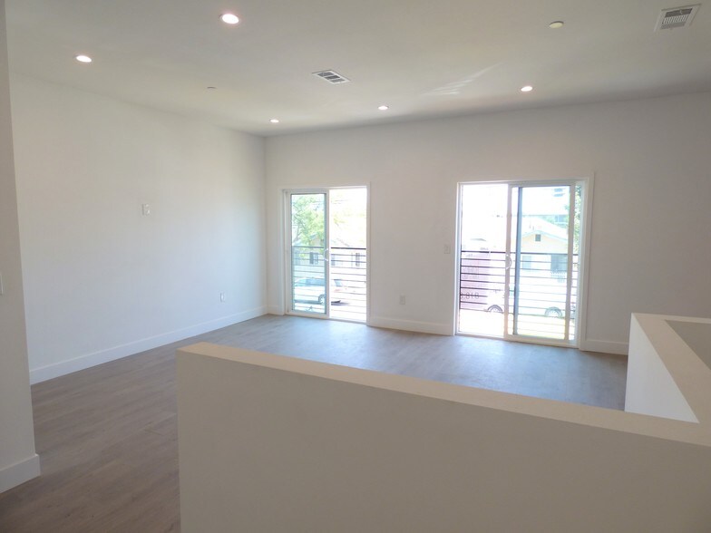 More Photos Of 1256 N Hobart Blvd, Los Angeles Apartments For Sale