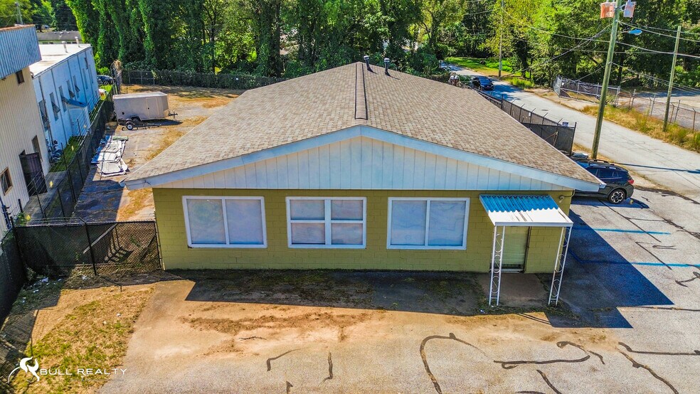 More Photos Of 1464 Willingham Dr, East Point Light Distribution For Sale