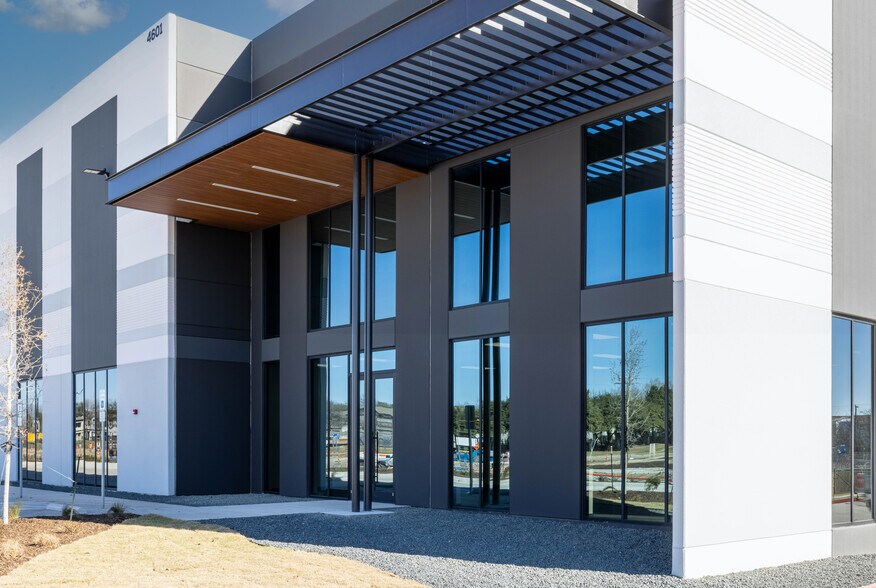 More Photos Of 4601 Dr. MLK Jr. Dr, Arlington Distribution For Lease