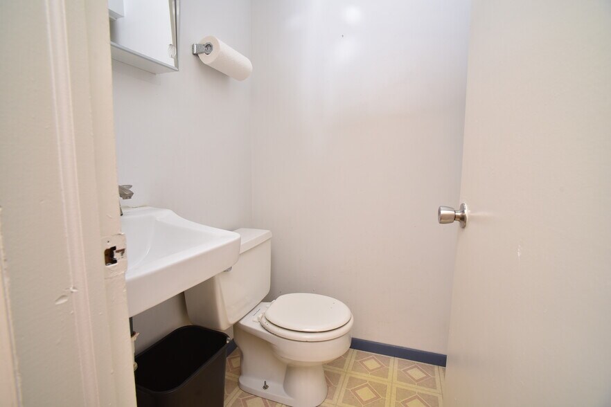 More Photos Of 40 Wildbriar Rd, Rochester Office For Lease