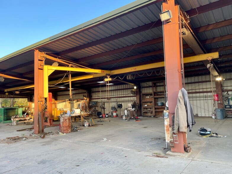 More Photos Of 3221 Anton St, Mobile Contractor Storage Yard For Sale