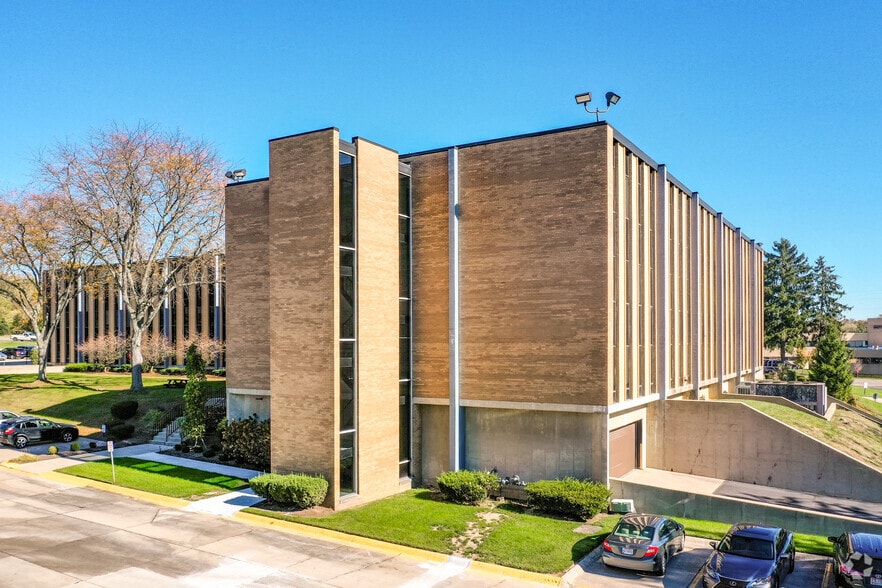 More Photos Of 5335 Far Hills Ave, Dayton Loft Creative Space For Lease