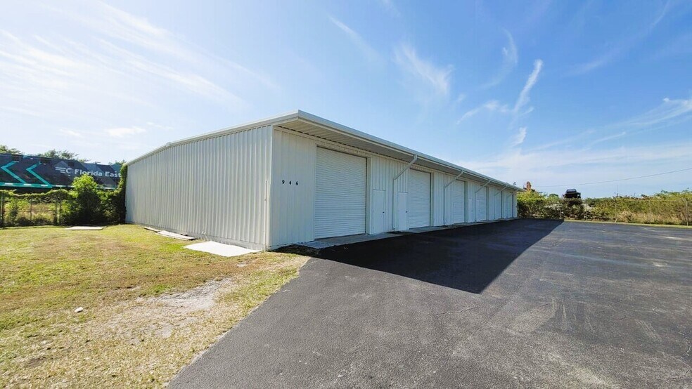 More Photos Of 946 13th Ln, Vero Beach Unknown For Lease