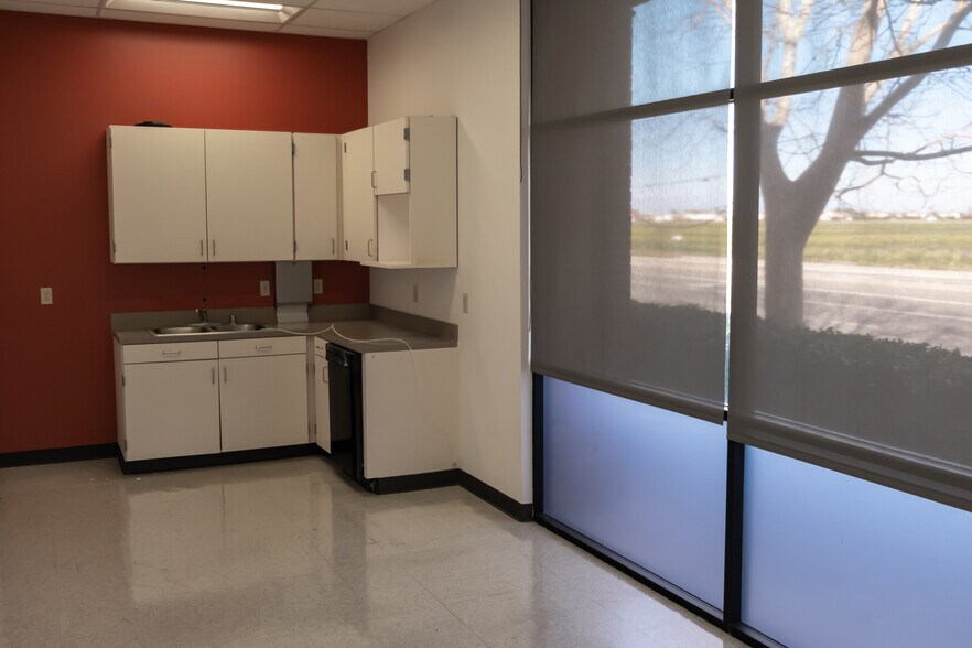 More Photos Of 3501 Del Paso Rd, Sacramento Freestanding For Lease