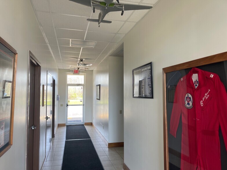 More Photos Of 600 Airport Rd, Wintersville Airplane Hangar For Lease