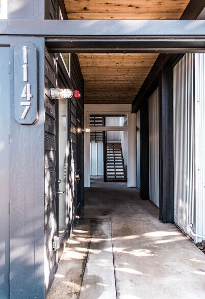 More Photos Of 1147 N Academy Ave, New Braunfels General Retail For Lease