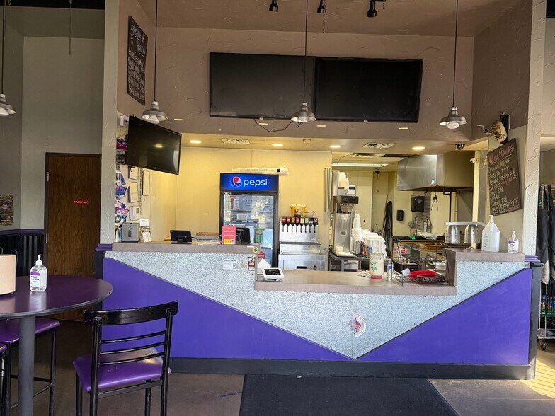 More Photos Of 2451 W Ledbetter Dr, Dallas Specialty For Sale