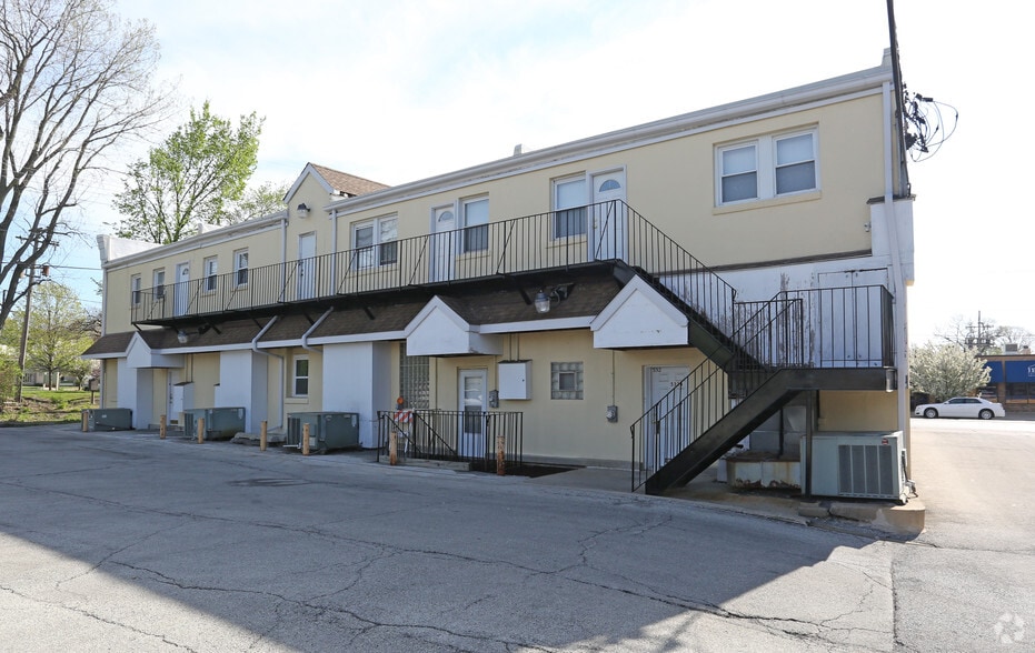 More Photos Of 520-532 S York St, Elmhurst Office Residential For Lease