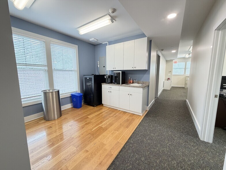 More Photos Of 90 Wall St, Madison Medical For Lease