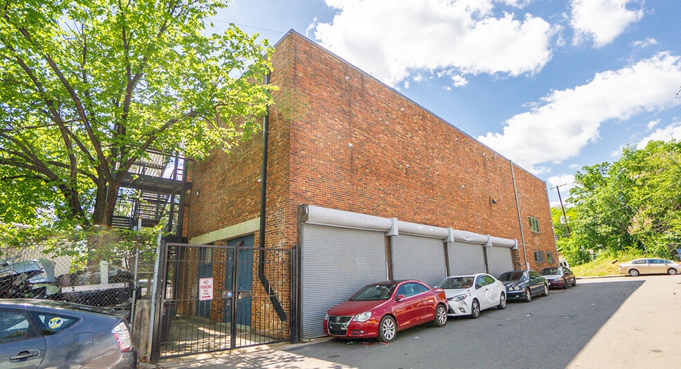 More Photos Of 1800 Montana Ave NE, Washington Flex For Sale