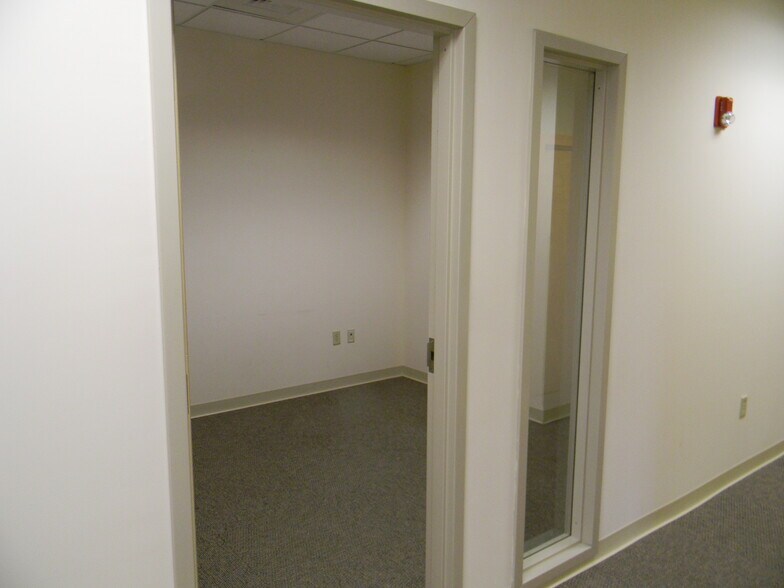 More Photos Of 195 Russell St, Hadley Medical For Lease