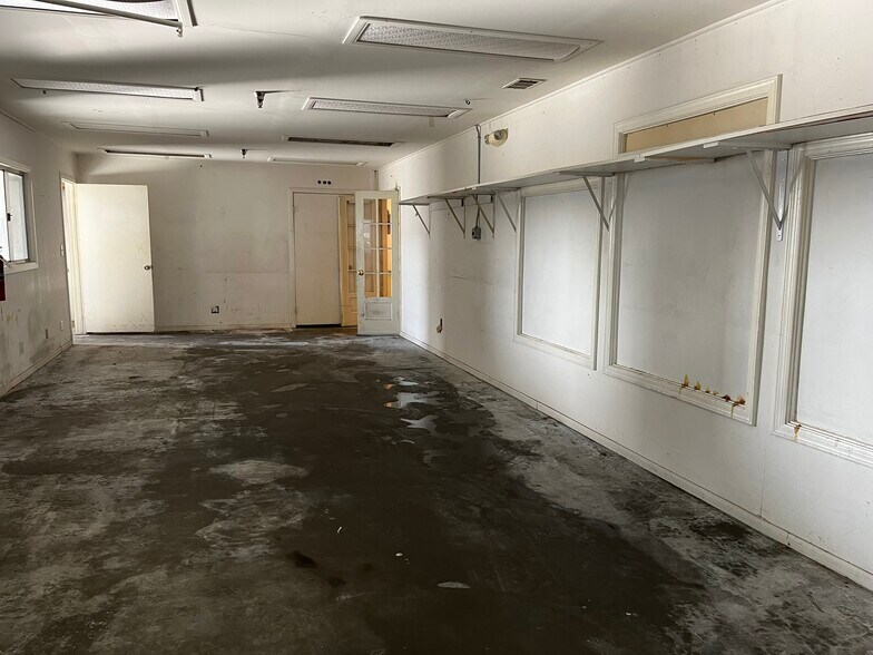 More Photos Of 10814 Los Vaqueros Cir, Los Alamitos Warehouse For Lease