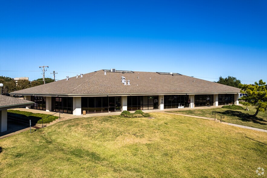 Primary Photo Of 3900 W 15th St, Plano Medical For Lease