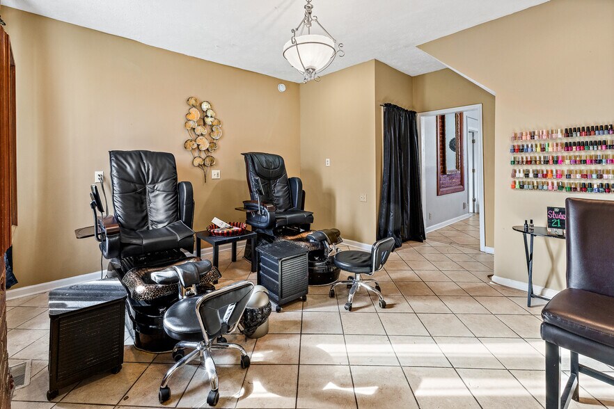 More Photos Of 2048 Winchester Ave, Ashland General Retail For Sale