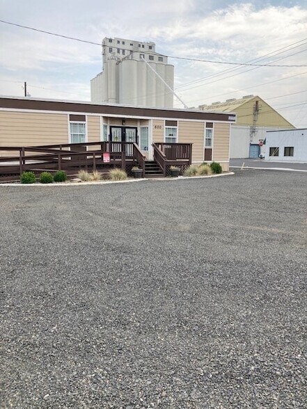 More Photos Of 600 SE Court Ave, Pendleton Auto Dealership For Sale