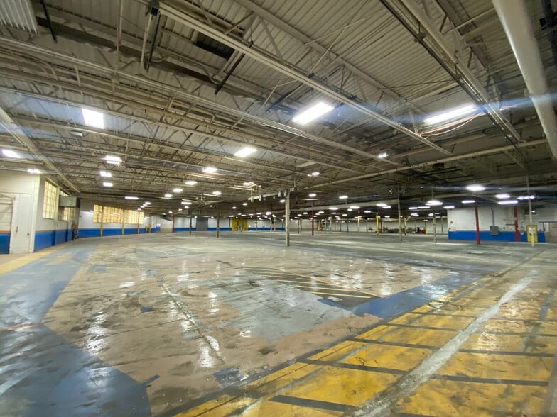 More Photos Of 1900 Foss Park Ave, North Chicago Warehouse For Sale
