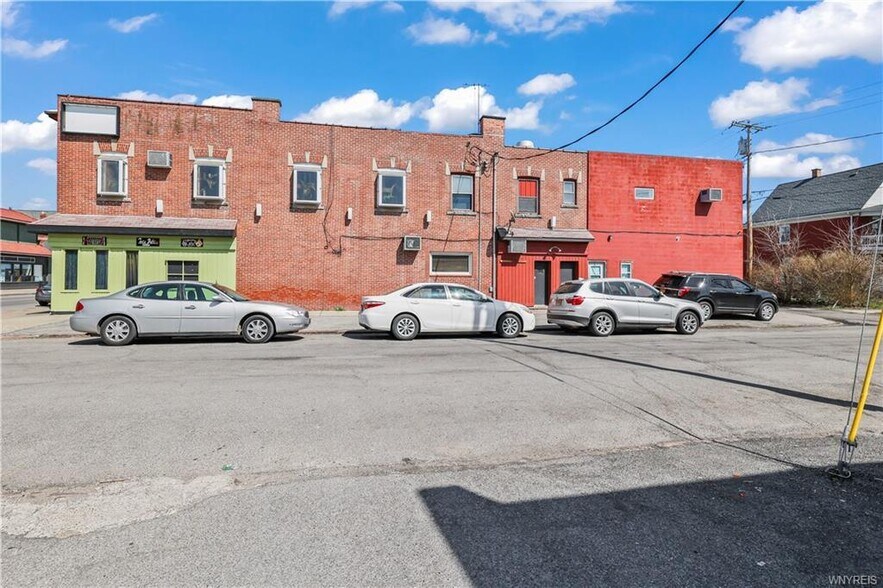 More Photos Of 1701 Pine Ave, Niagara Falls Restaurant For Sale
