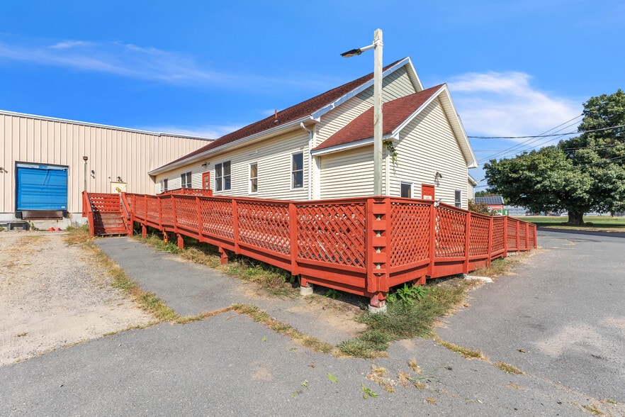 More Photos Of 203 Long Plain Rd, Whately Service For Sale