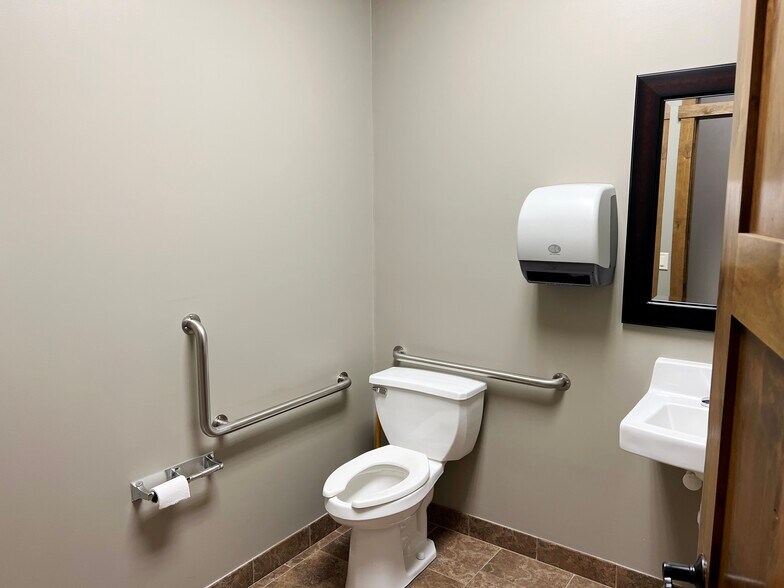 More Photos Of 7548 Industrial Park Rd, Baxter Warehouse For Lease