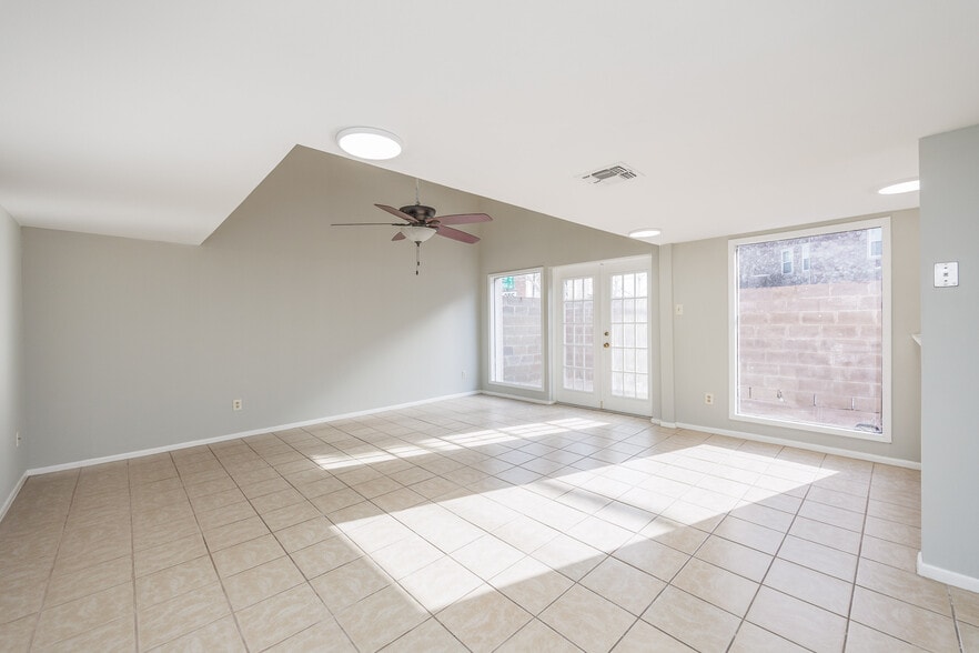 More Photos Of 801 S Carancahua St, Corpus Christi Apartments For Sale