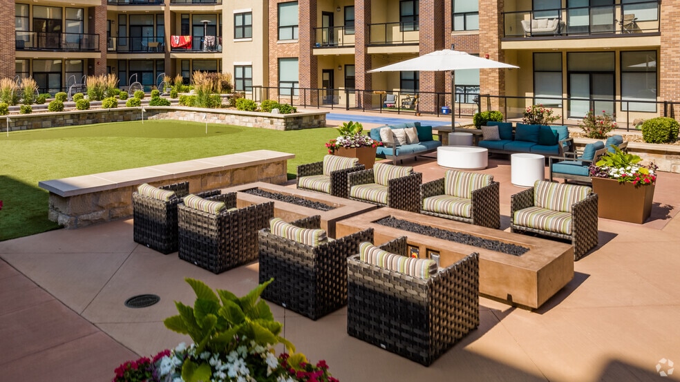 More Photos Of 10401 College Blvd, Overland Park Apartments For Lease