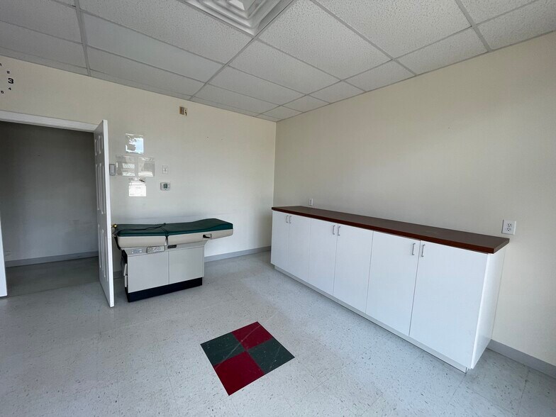 More Photos Of 731 Tilghman Dr, Dunn Medical For Sale