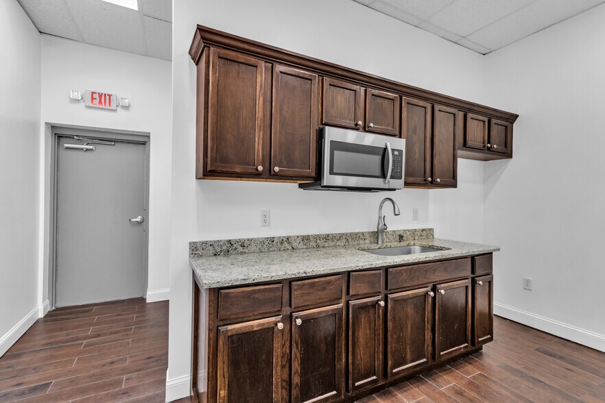 More Photos Of 2125 Beaver Ruin Rd, Norcross Unknown For Lease