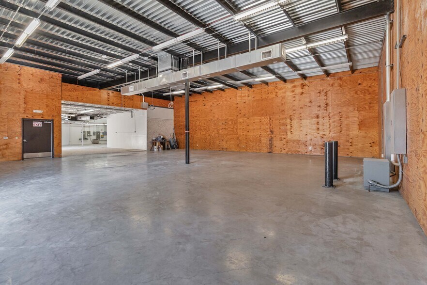 More Photos Of 429 Jefferson St, Kerrville Light Manufacturing For Sale