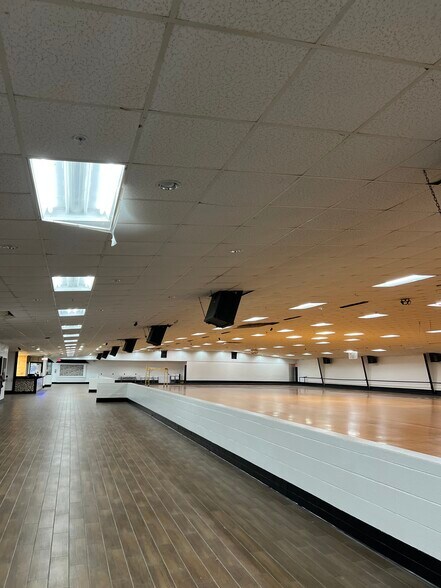 More Photos Of 1150 S Sheridan Rd, Tulsa Sports And Entertainment For Sale