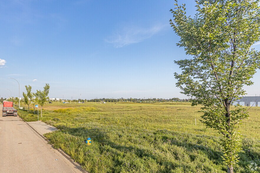 More Photos Of 3601-3901 53 Ave NW, Edmonton Manufacturing For Lease
