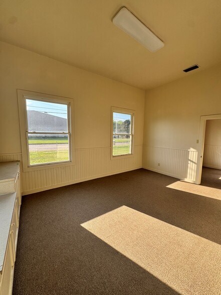 More Photos Of 916 N Longview St, Kilgore Office For Sale