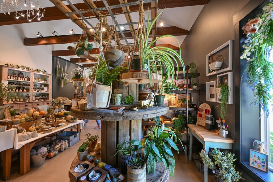 More Photos Of 4434 Wadsworth Rd, Norton Freestanding For Sale